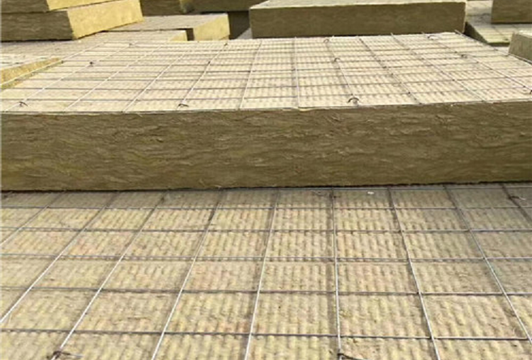 保溫材料廠家：保溫巖棉板的優(yōu)缺點分析