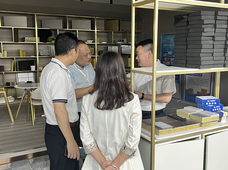 尤特森集團(tuán)熱烈歡迎廣州市建設(shè)工程消防協(xié)會(huì)領(lǐng)導(dǎo)一行蒞臨我司參觀考察