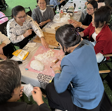 1765177717584655.png 包餃子2.png